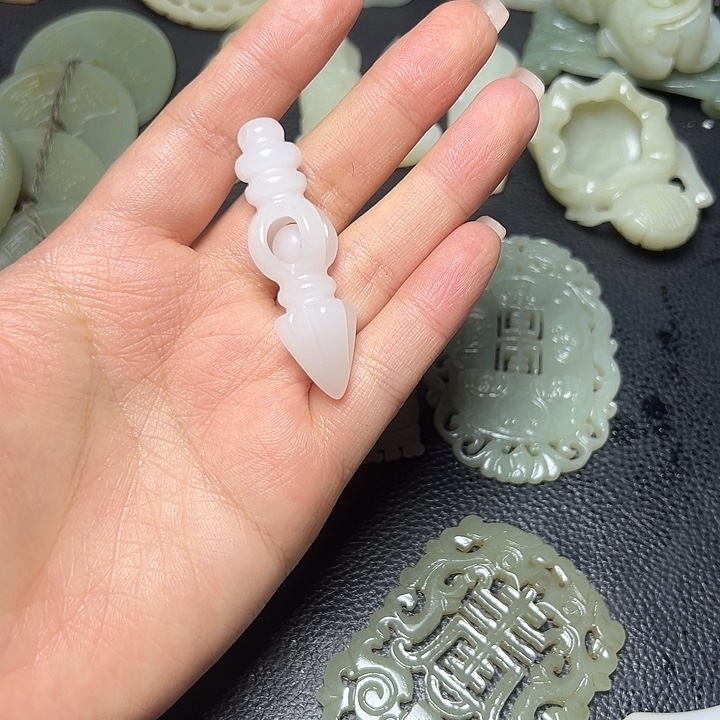 和田玉未镶嵌颈饰