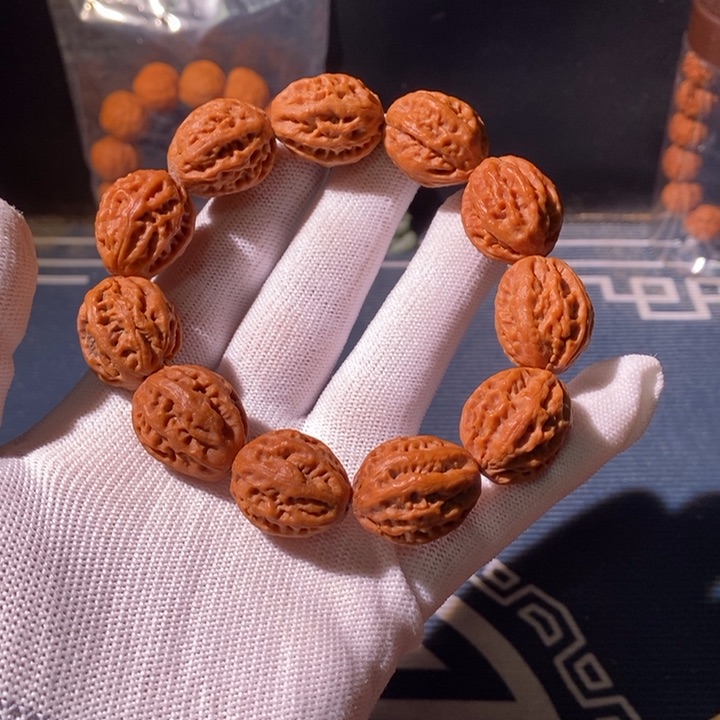 文玩核桃手串……8