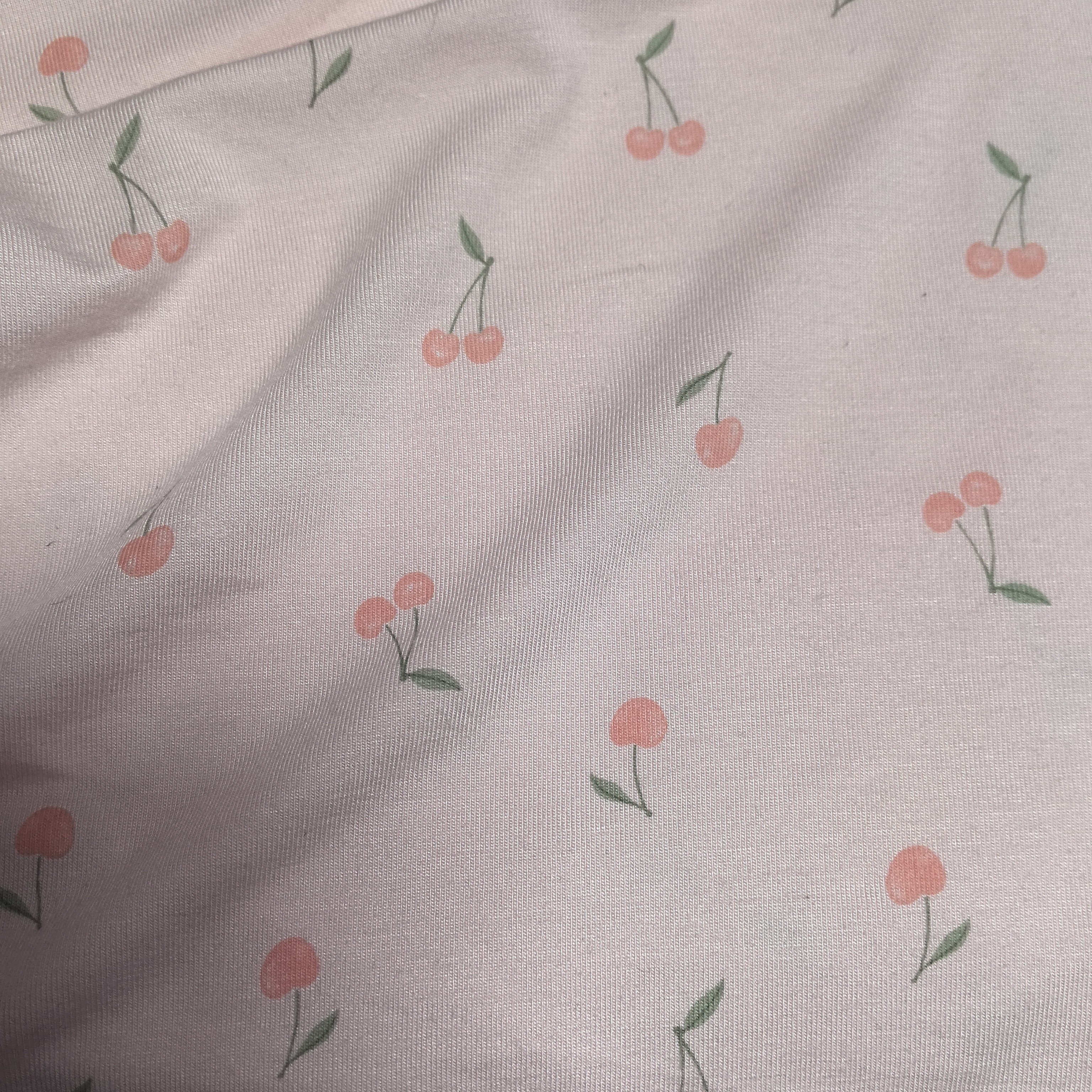 884 小樱桃印花蛋白莫代尔布料