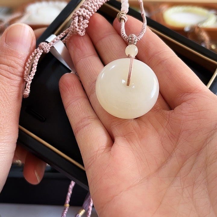 秋***3和田玉未镶嵌颈饰