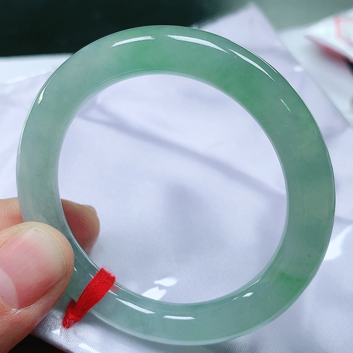 翡翠手镯（圆镯）未镶嵌翡翠手镯未镶嵌