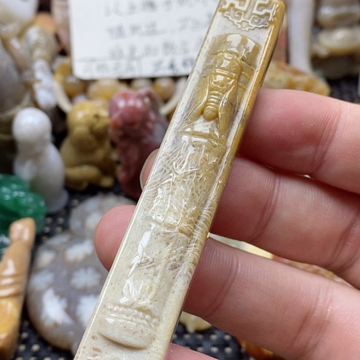 硅化珊瑚（珊瑚玉）颈饰未镶嵌
