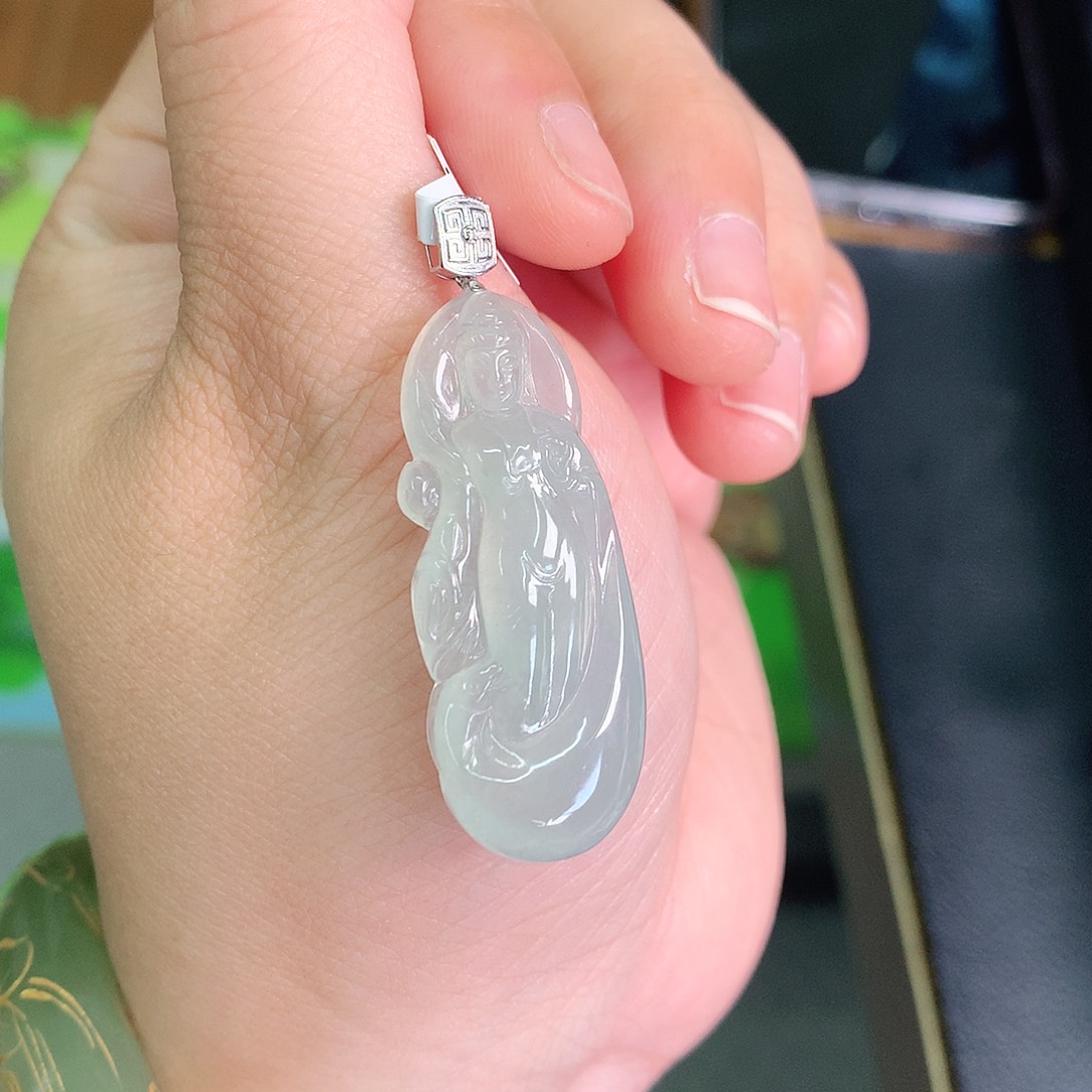 翡翠颈饰18K金镶嵌冰胶晴站观音