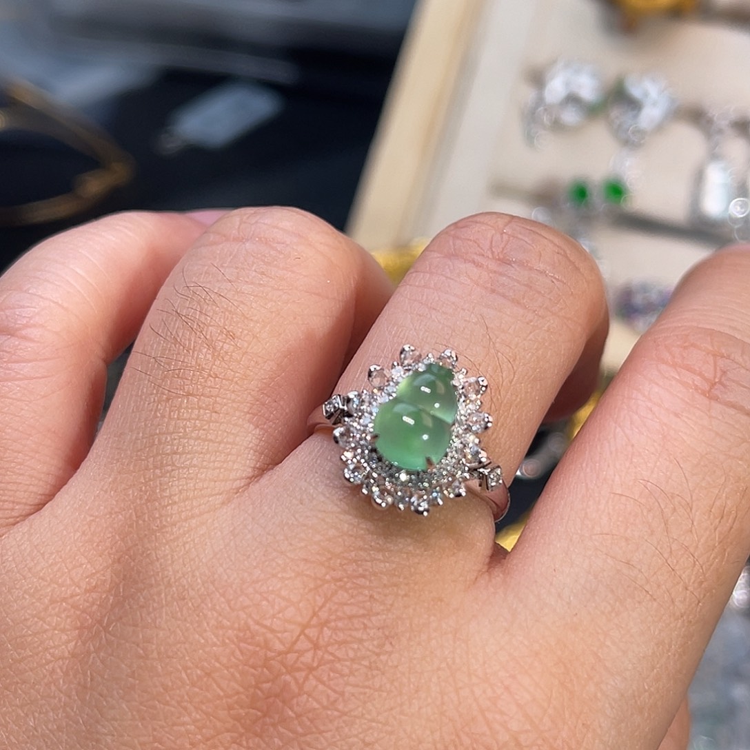 翡翠18K金镶嵌戒指葫芦