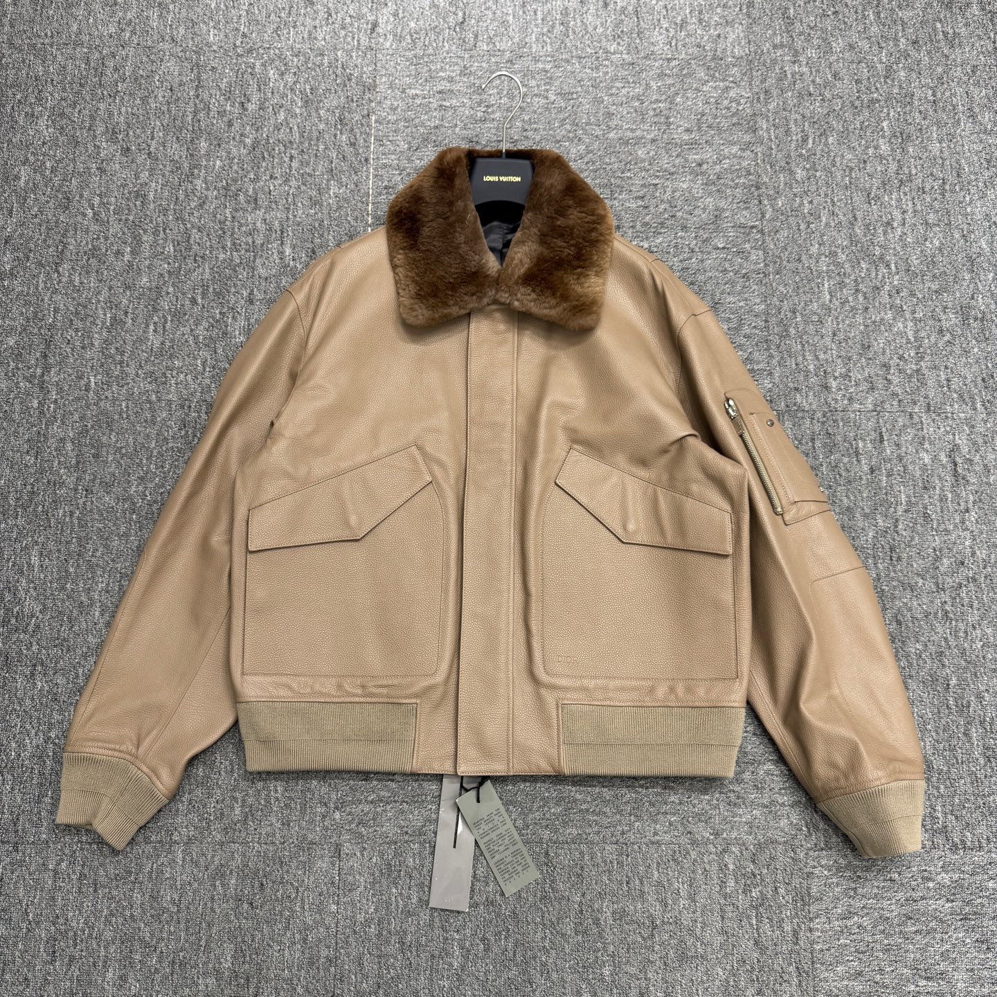 未使用 DIOR/迪奥 18196 Dior 毛领羊皮夹克 尺码：54码