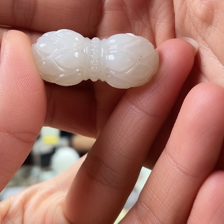 颈饰未镶嵌和田玉（糖玉）