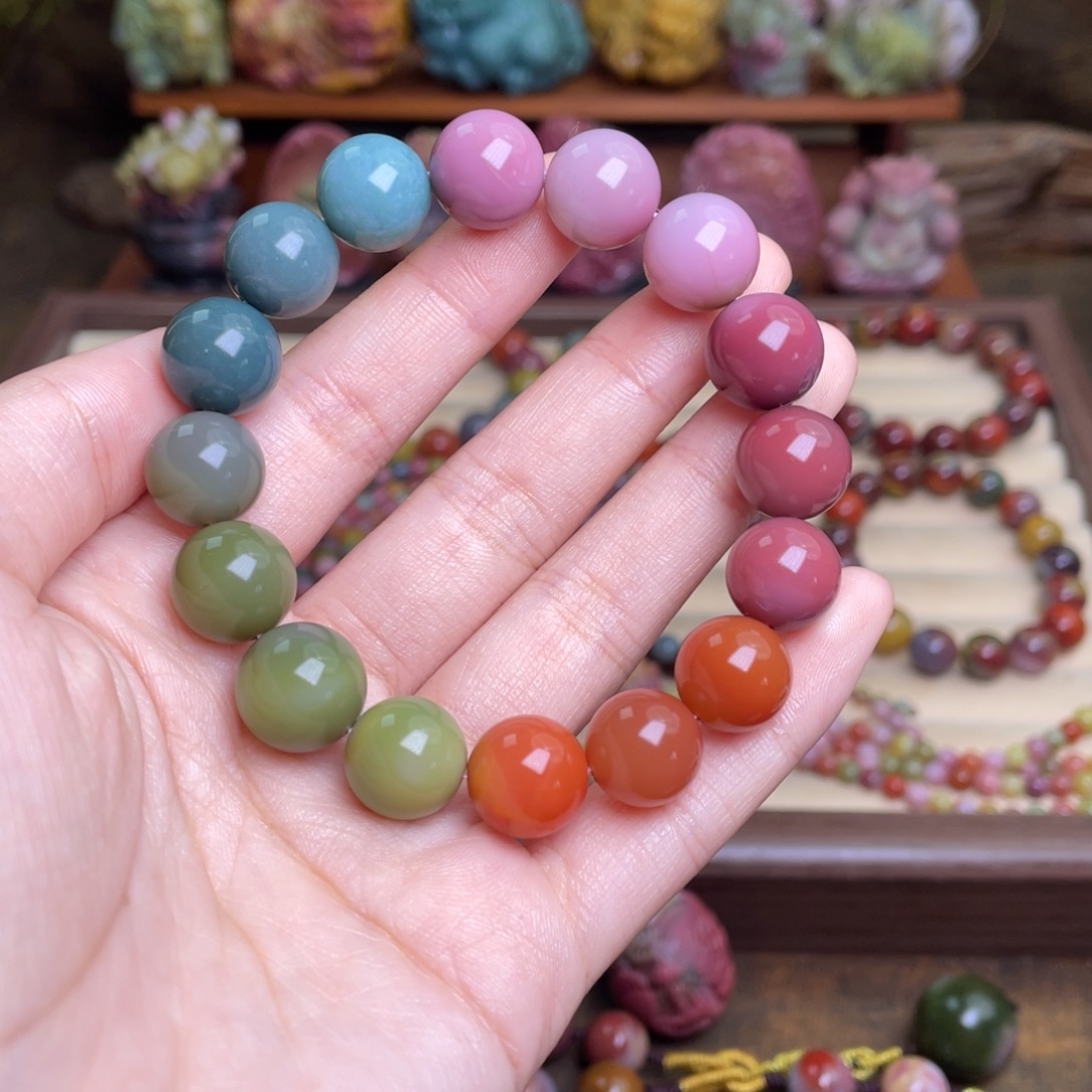 熊***←玛瑙/玉髓未镶嵌手串盐源玛瑙色标渐变色串