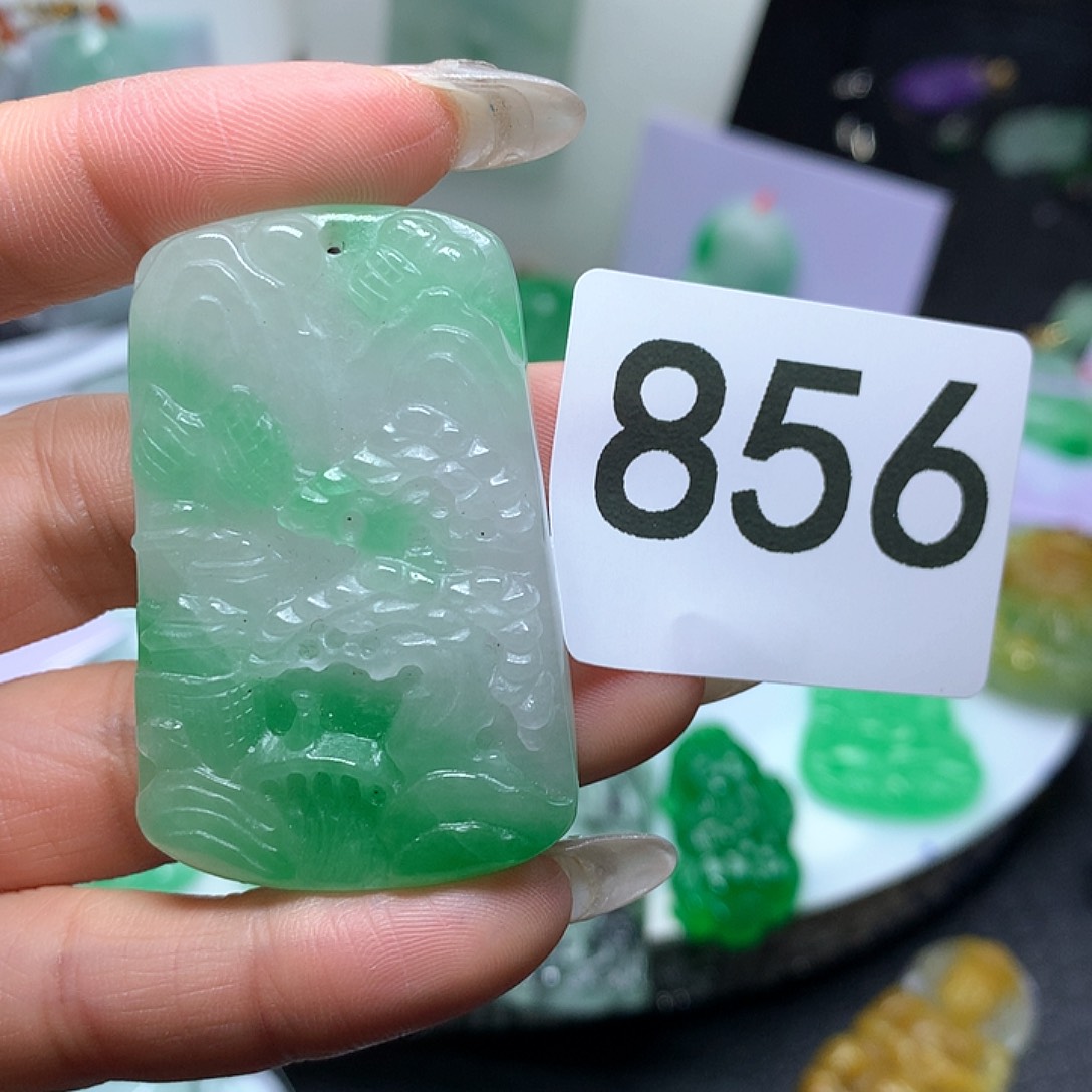 翡翠吊坠(赠链)未镶嵌