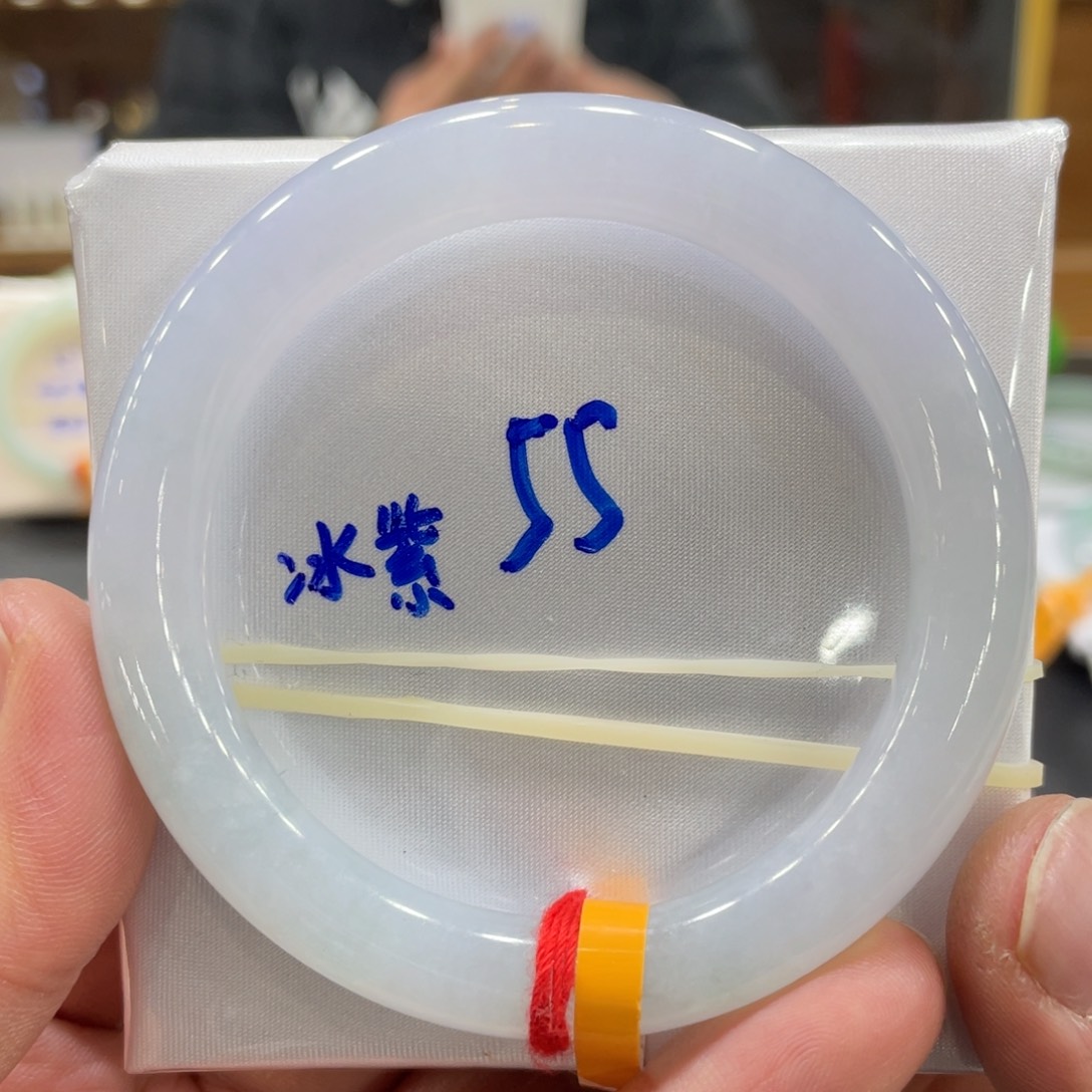 翡翠手镯未镶嵌翡翠