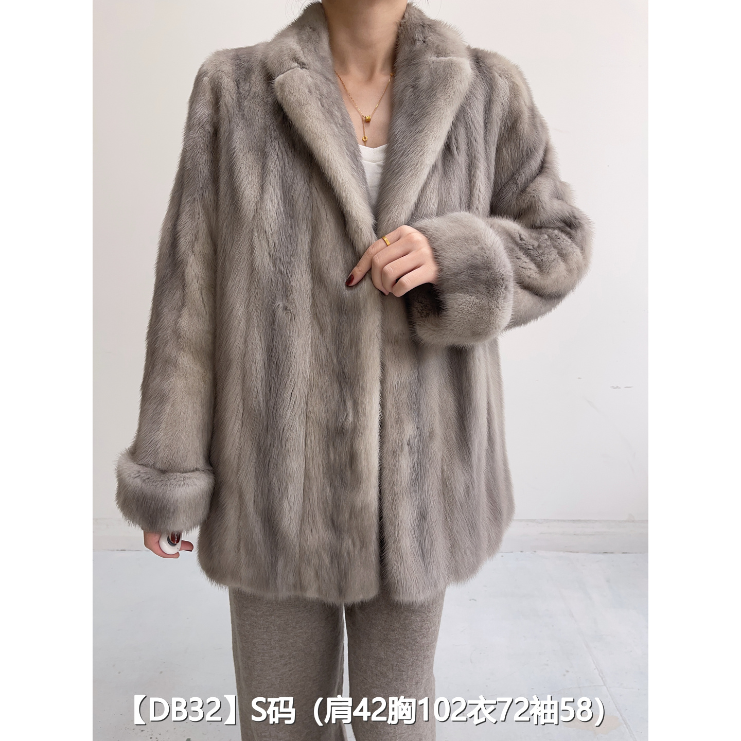 【DB32】S 银灰色短款全抽貂皮水貂外套女 西装领挽袖 50032