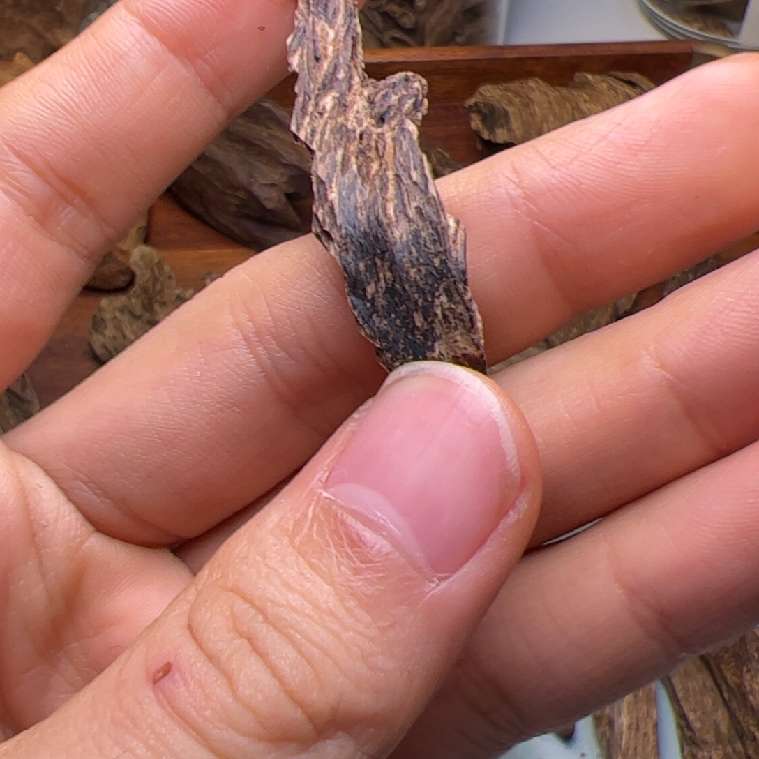 香料：老西马沉水1.68克