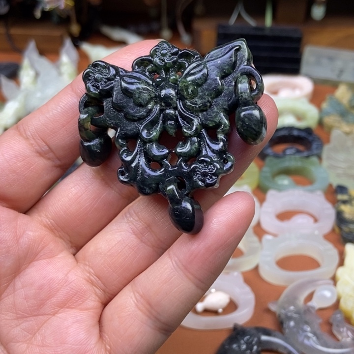 蛇纹石玉合金颈饰