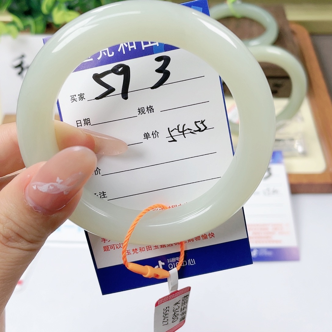 【闪购商品】未镶嵌手镯和田玉