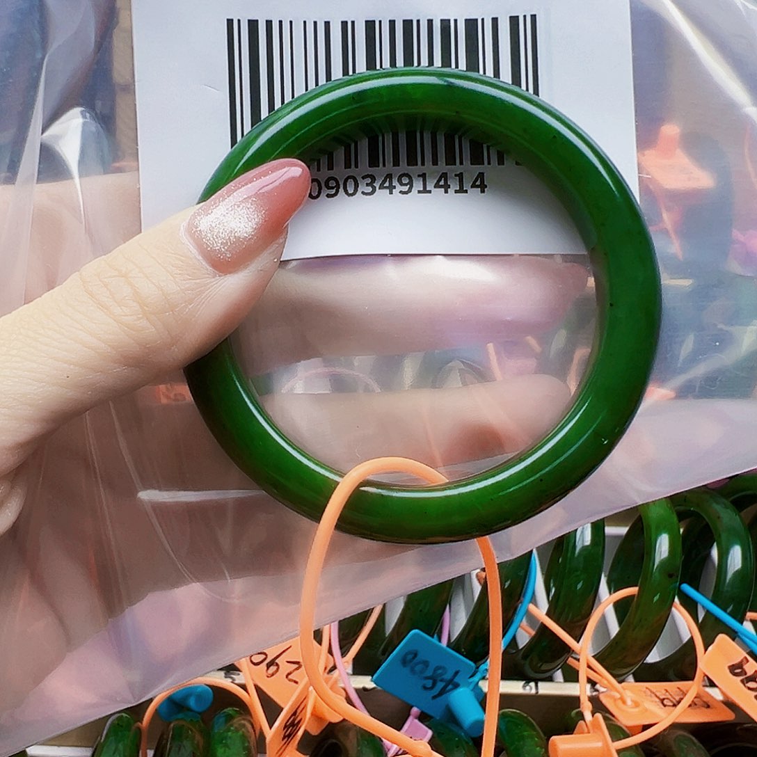 和田玉未镶嵌颈饰包容