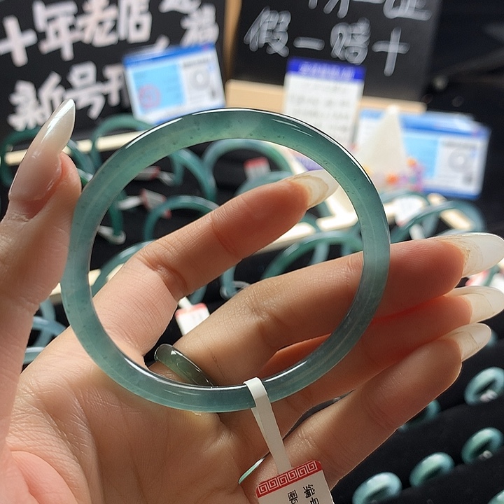 翡翠手镯未镶嵌54-55圈口