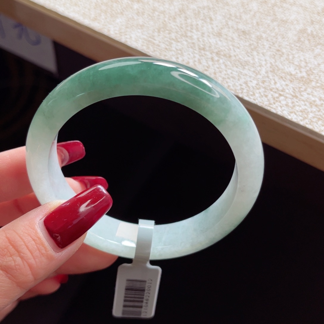 翡翠手镯未镶嵌手镯