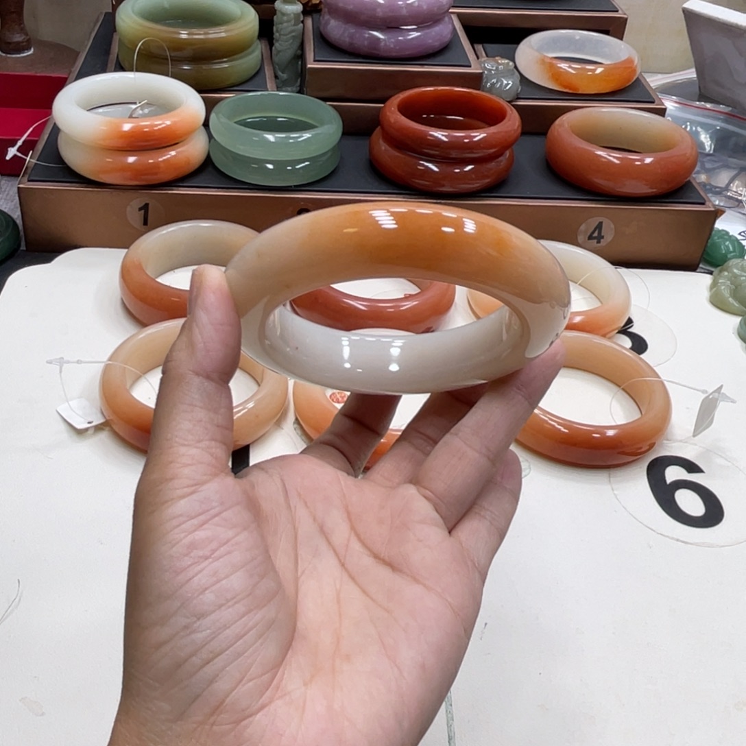 石英岩玉未镶嵌珠宝奇石