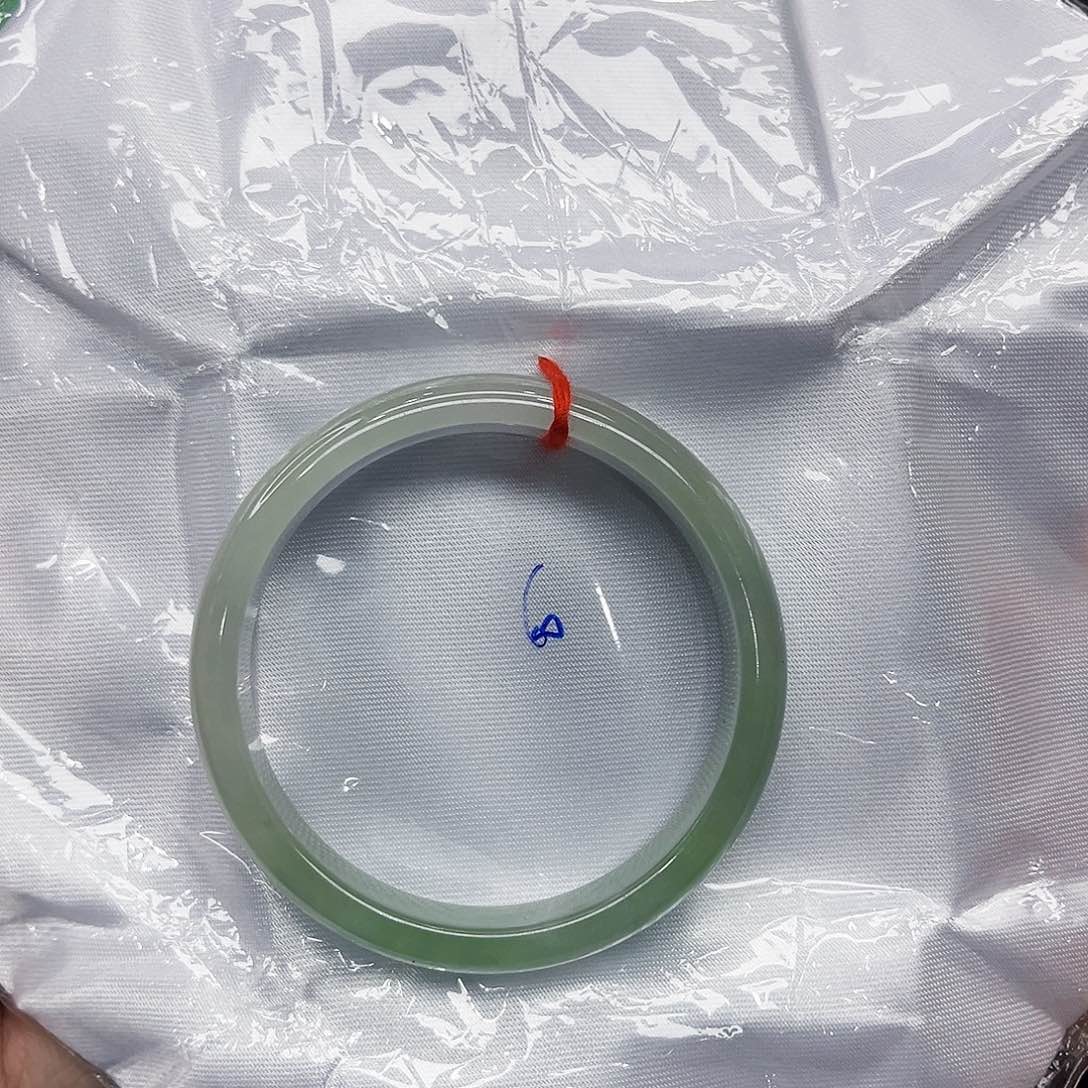 翡翠手镯未镶嵌多样性