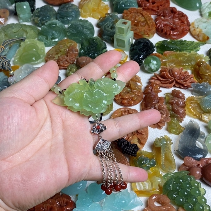 蛇纹石玉颈饰未镶嵌