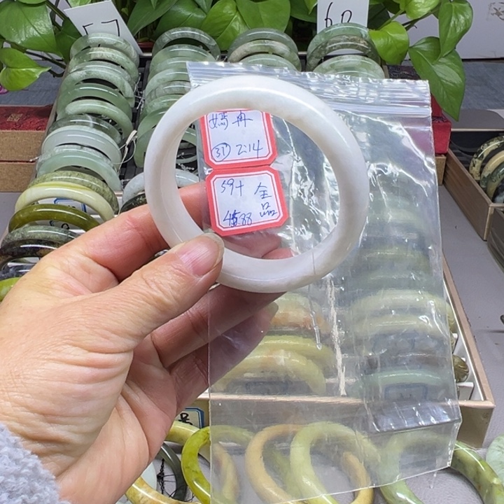 嫣***冉蛇纹石玉未镶嵌手镯31