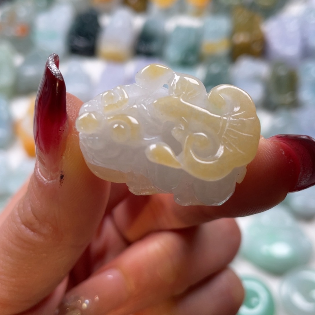 翡翠吊坠(赠链)未镶嵌