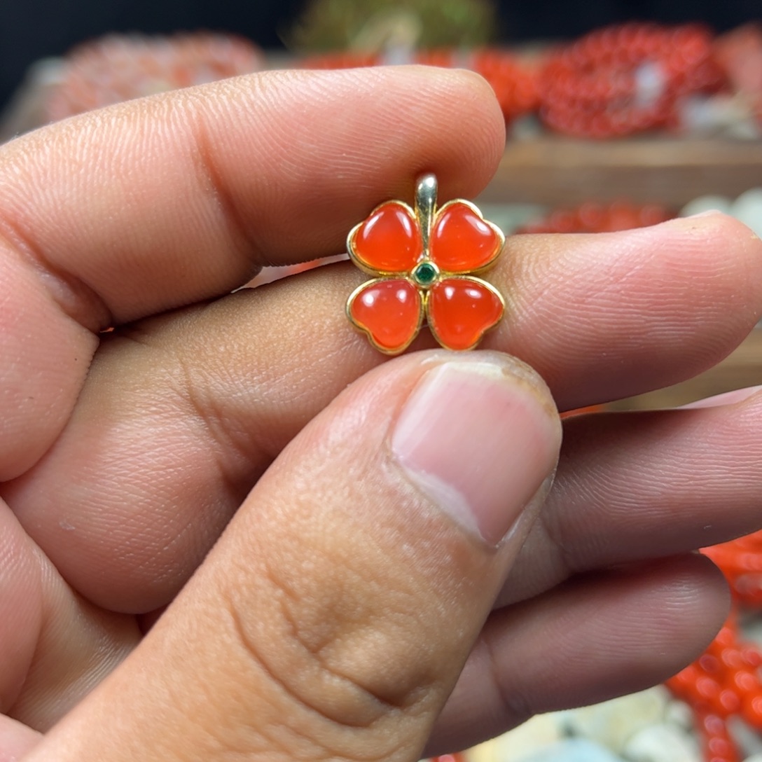 倚****南红玛瑙未镶嵌四叶草