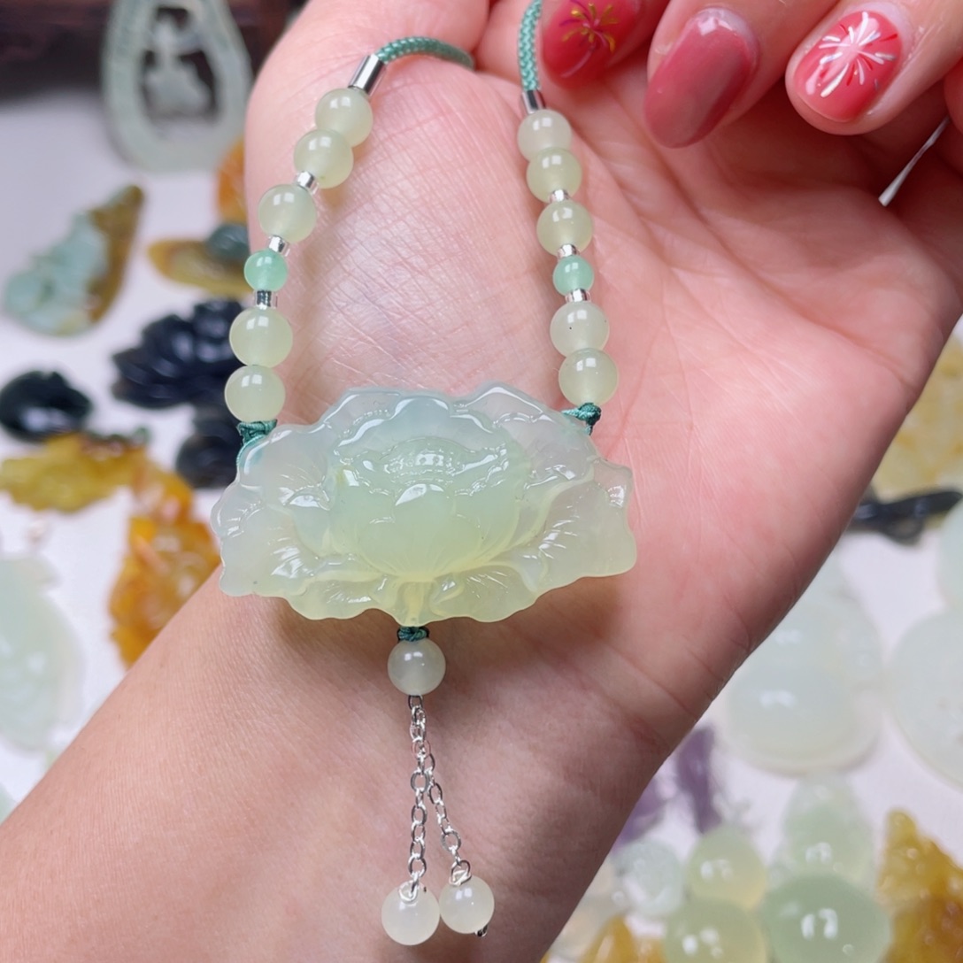 蛇纹石玉颈饰未镶嵌