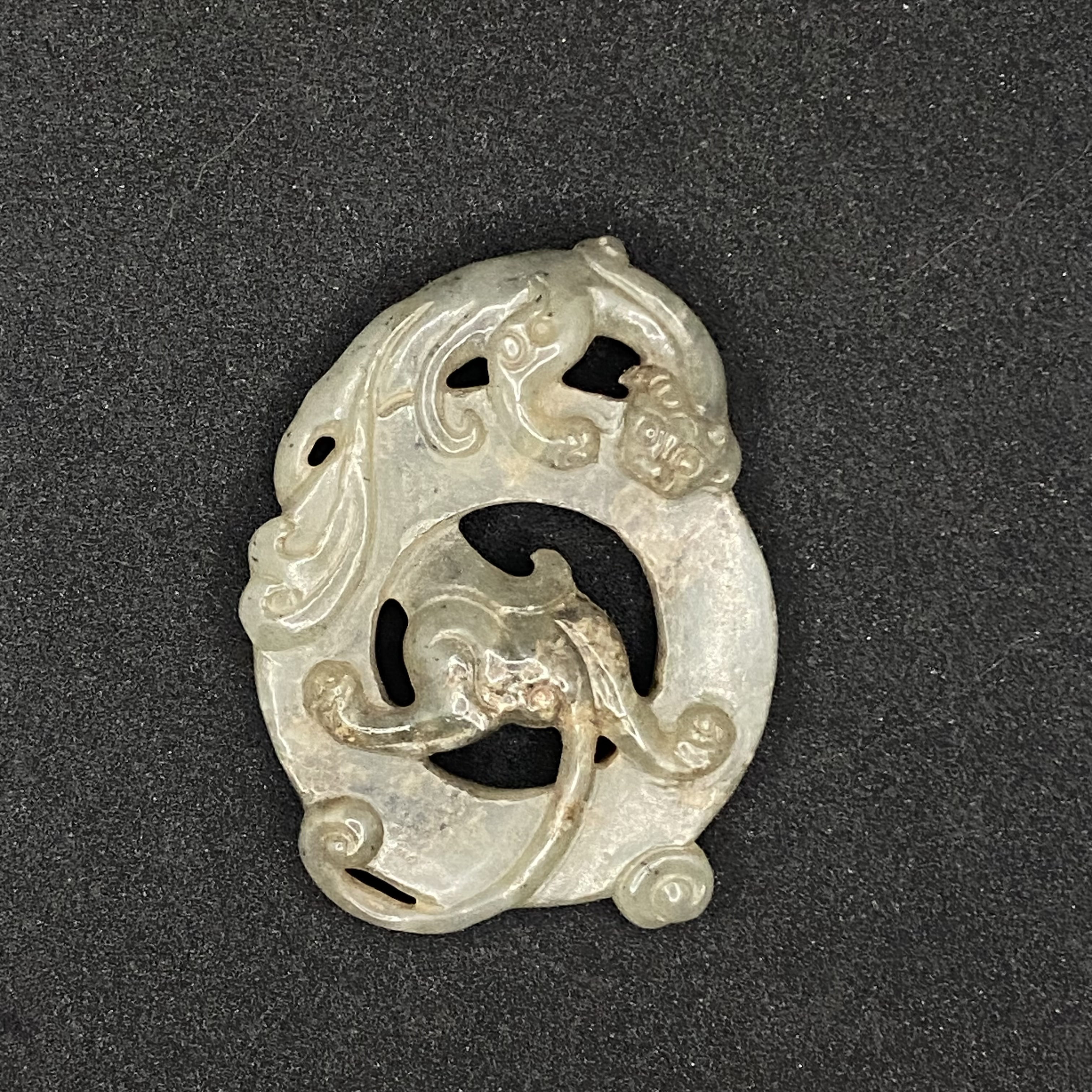 18A25 明 和田玉螭龙玉环