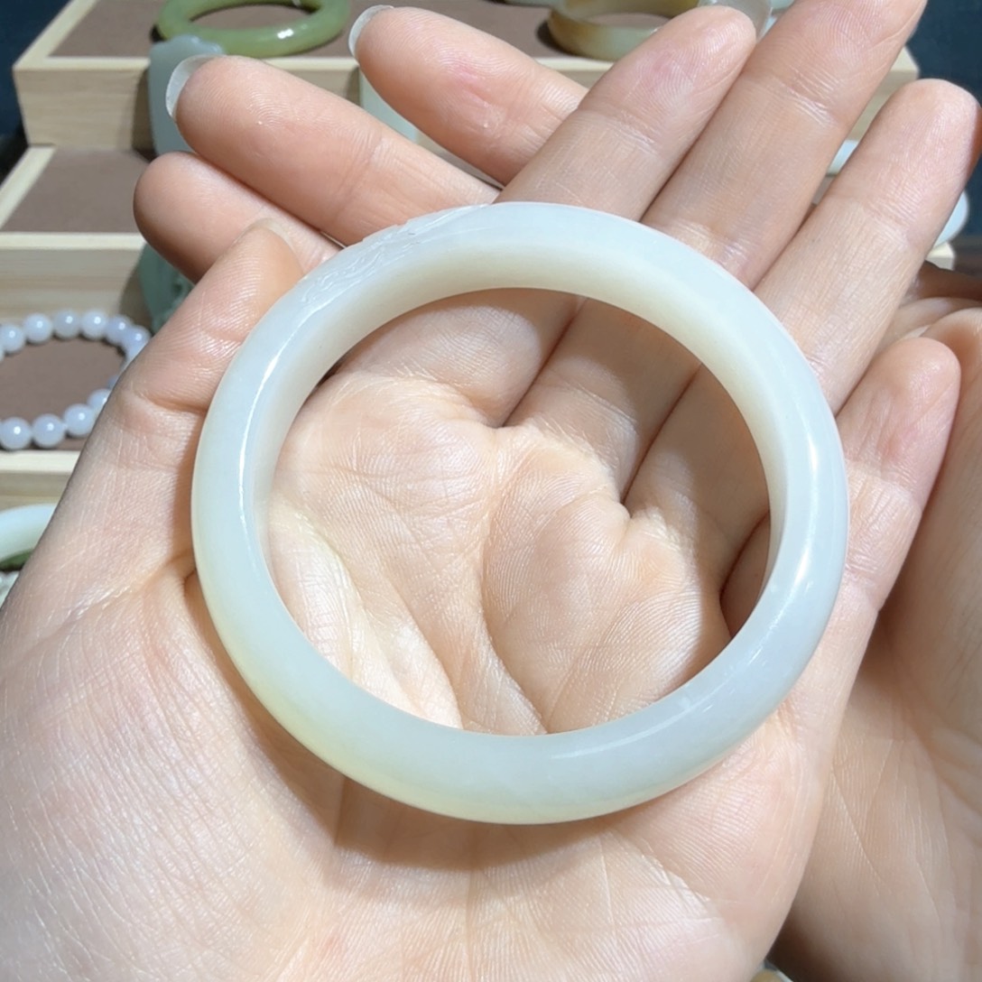 和田玉（糖玉）手镯尺寸53.6未镶嵌