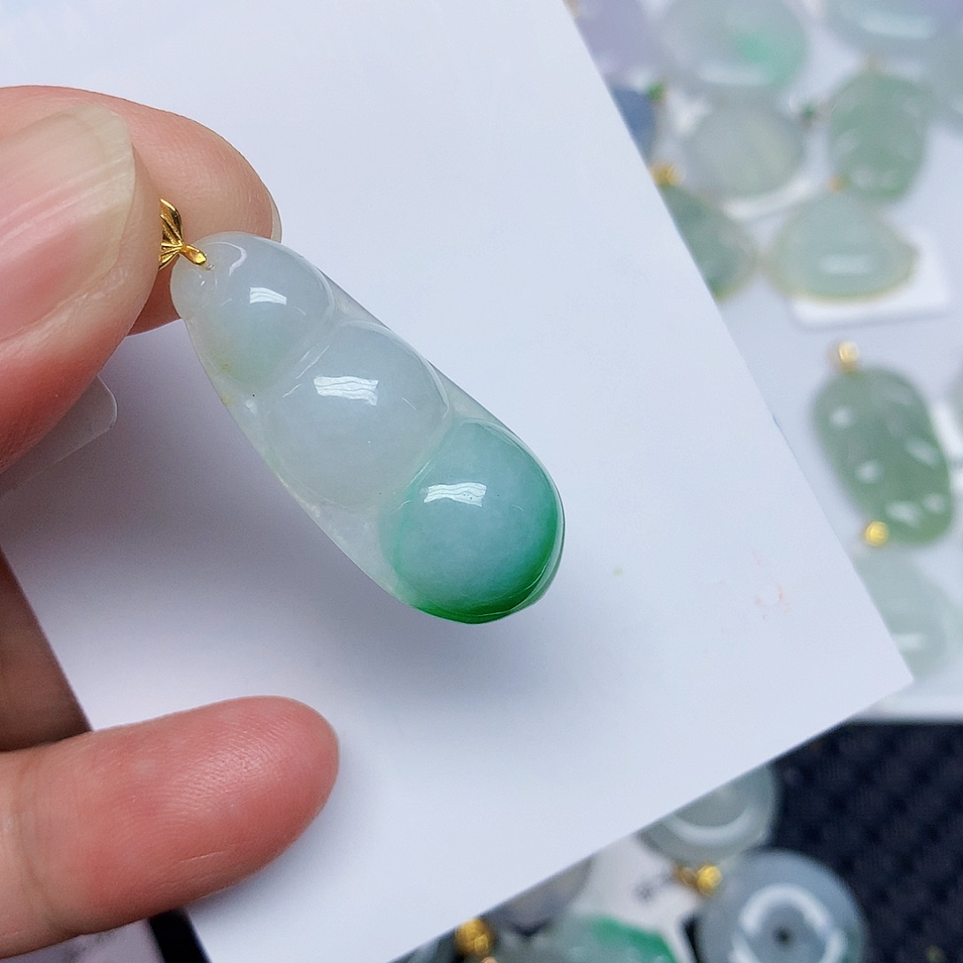 翡翠18K金镶嵌颈饰3467899