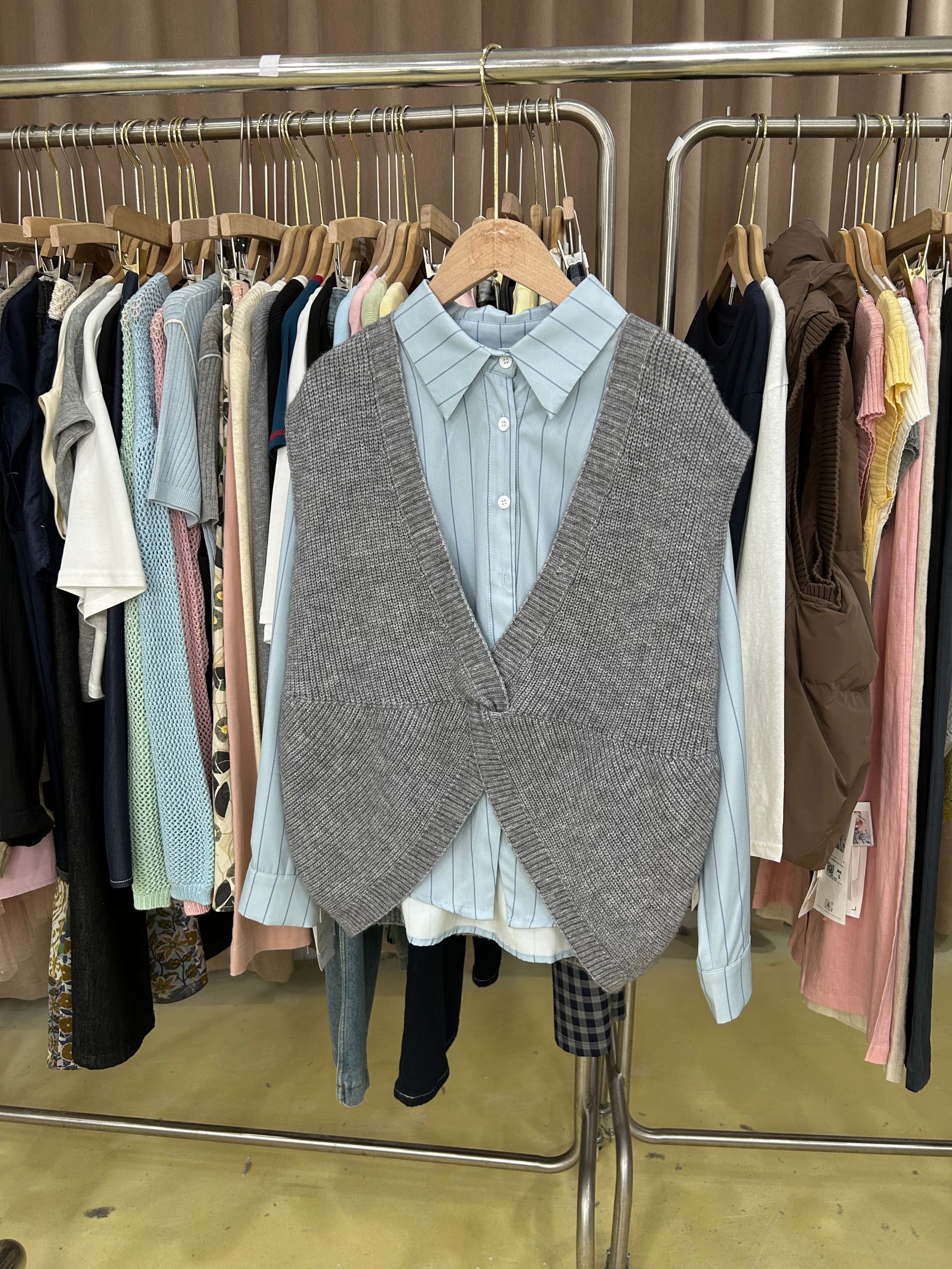 Q1523复古气质休闲套装早秋叠穿蓝色条纹衬衫+针织马甲时尚两件套