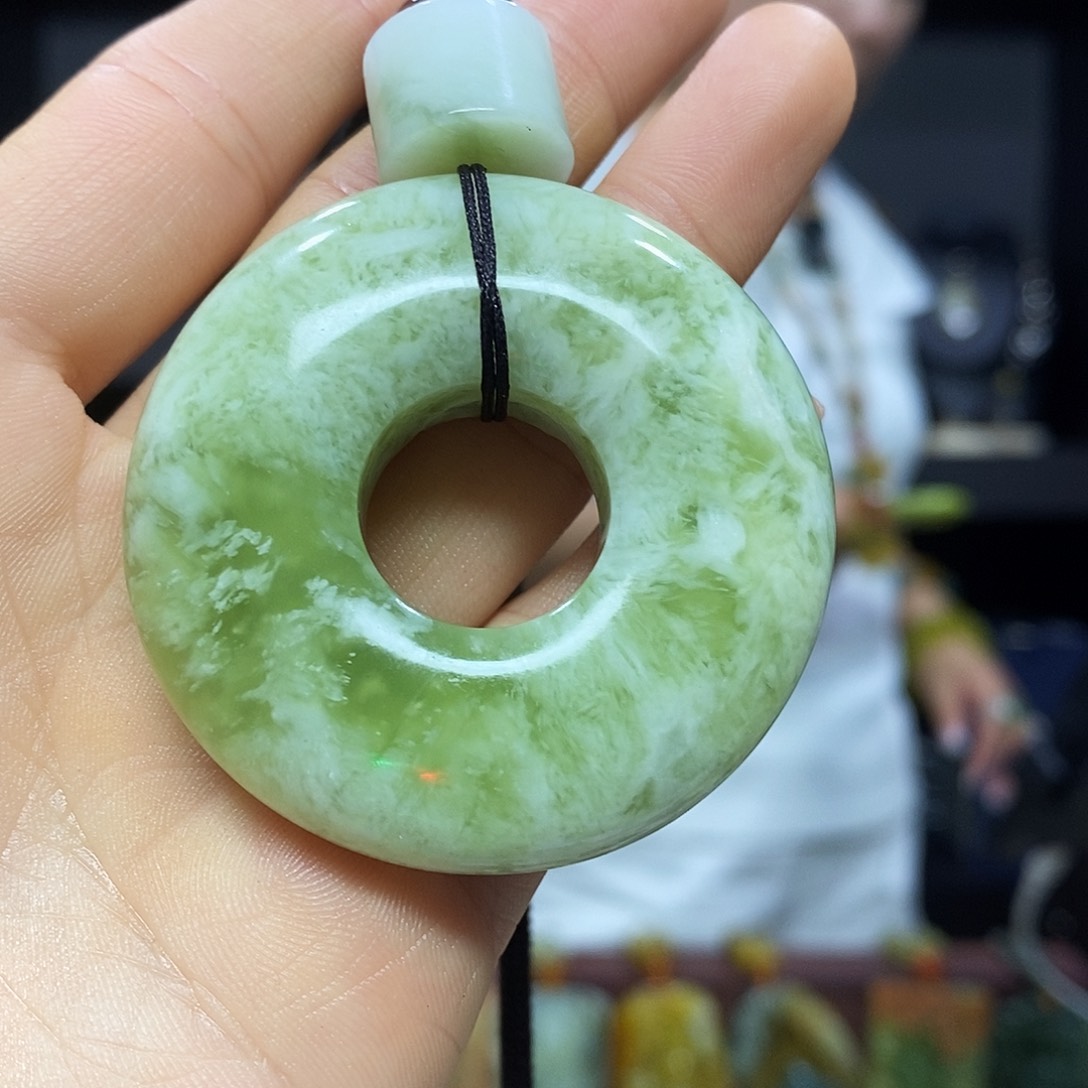 未镶嵌岫玉挂件吊坠