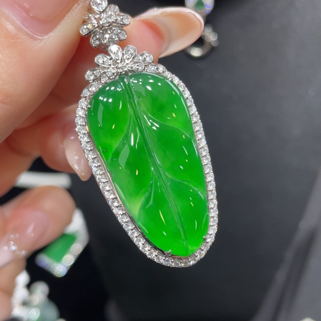 翡翠颈饰18K金镶嵌天然缅甸翡翠a货