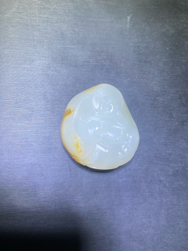新疆和田玉独子佛公，籽型饱满，肉质细腻，克重56克