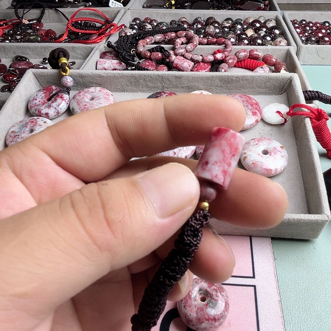 紫砂天然朱砂辰石吊坠