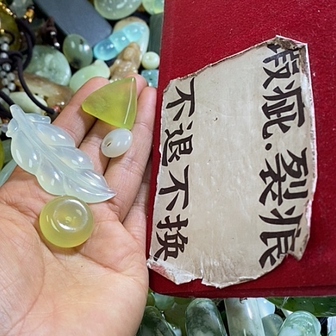岫玉颈饰未镶嵌挂件