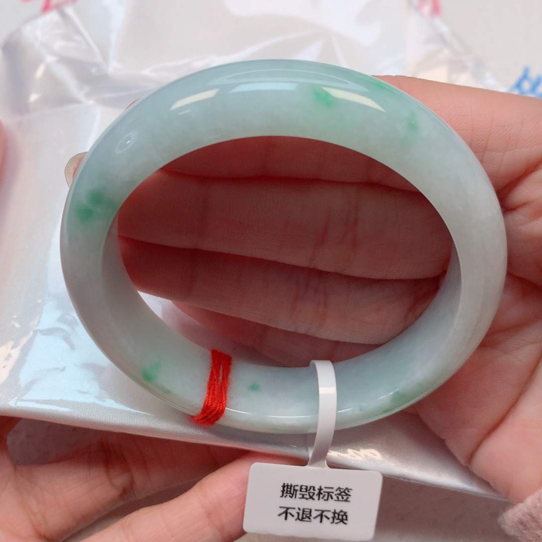 翡翠手镯未镶嵌56.9圈 淡晴底飘绿花 带抹紫 高性价比