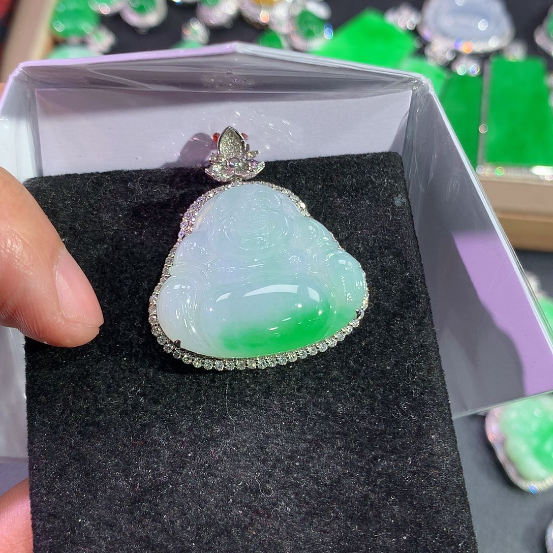 翡翠吊坠(赠链)18K金镶嵌