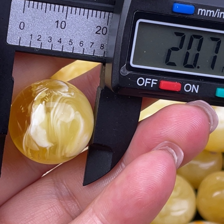 蜜蜡未镶嵌裸石245微瑕