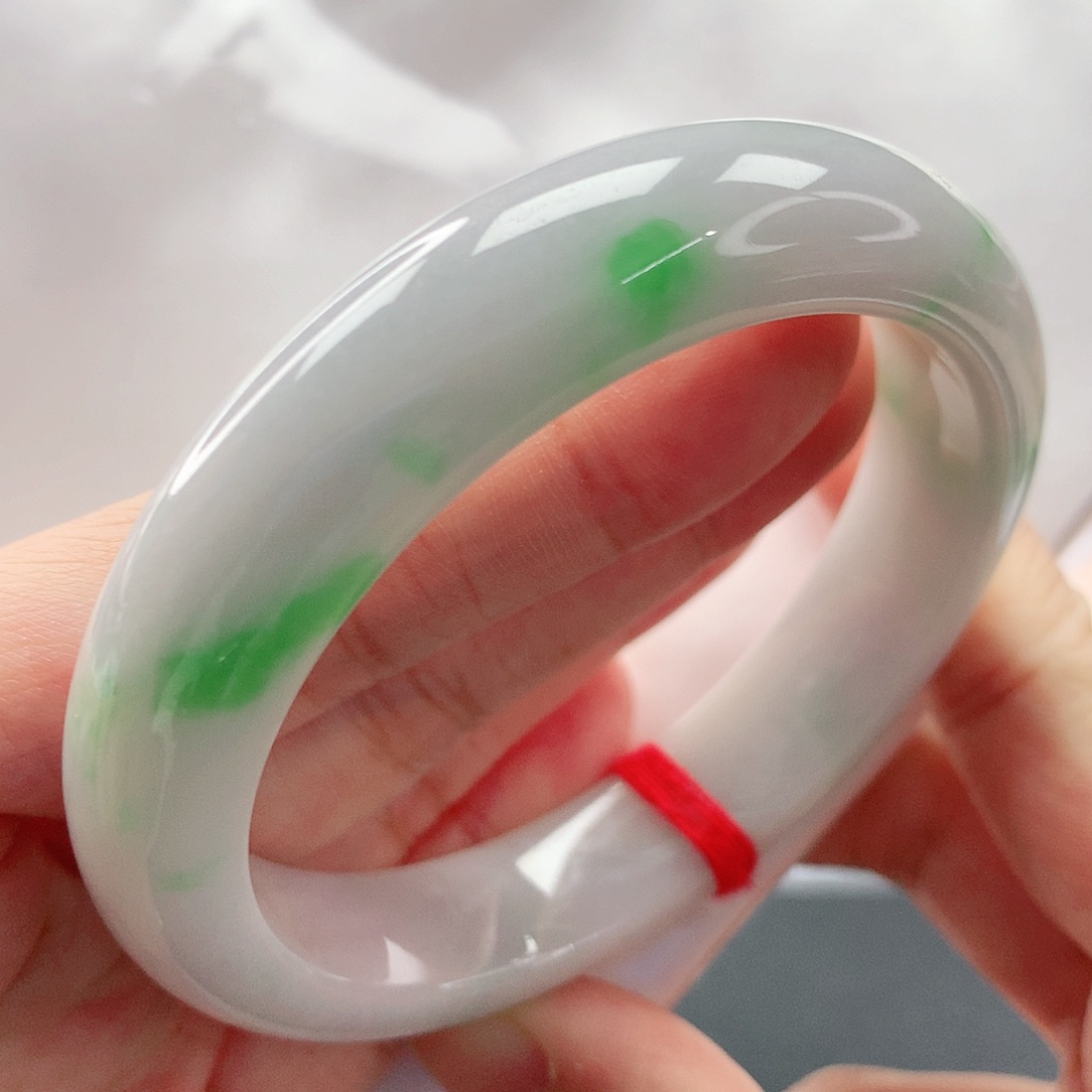 翡翠手镯未镶嵌，513