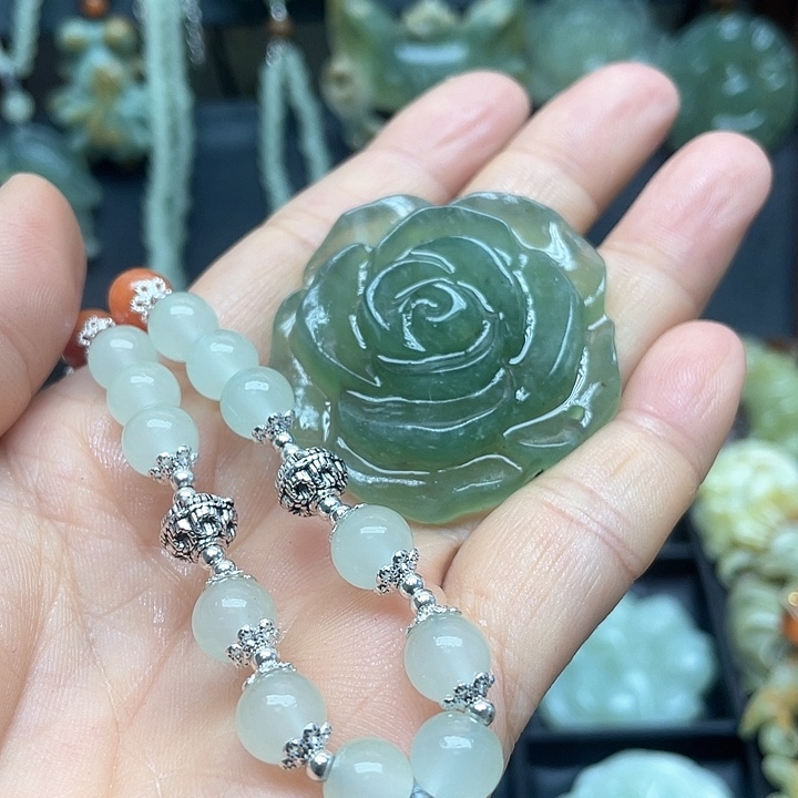 未镶嵌蛇纹石玉颈饰