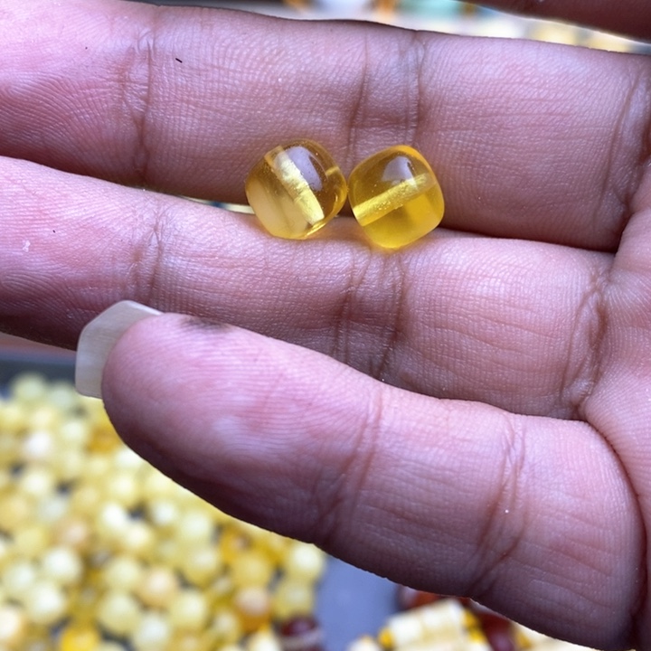 琥珀裸石未镶嵌14号9*7.9左右2颗