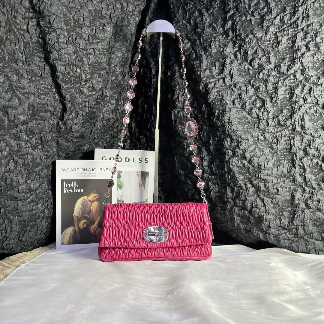 95新 MIU MIU/缪缪 缪缪粉色褶皱粉彩宝斜挎包