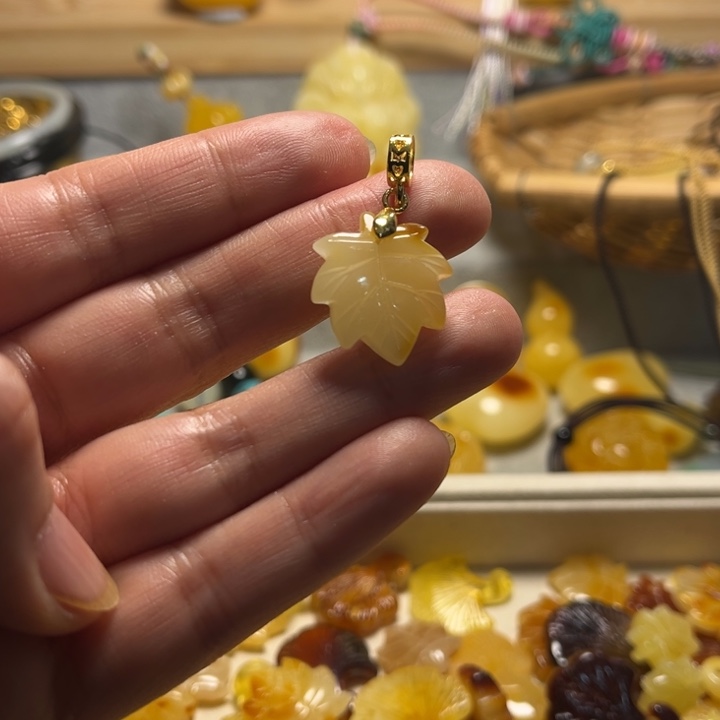 琥珀颈饰未镶嵌嫣*蜜蜡