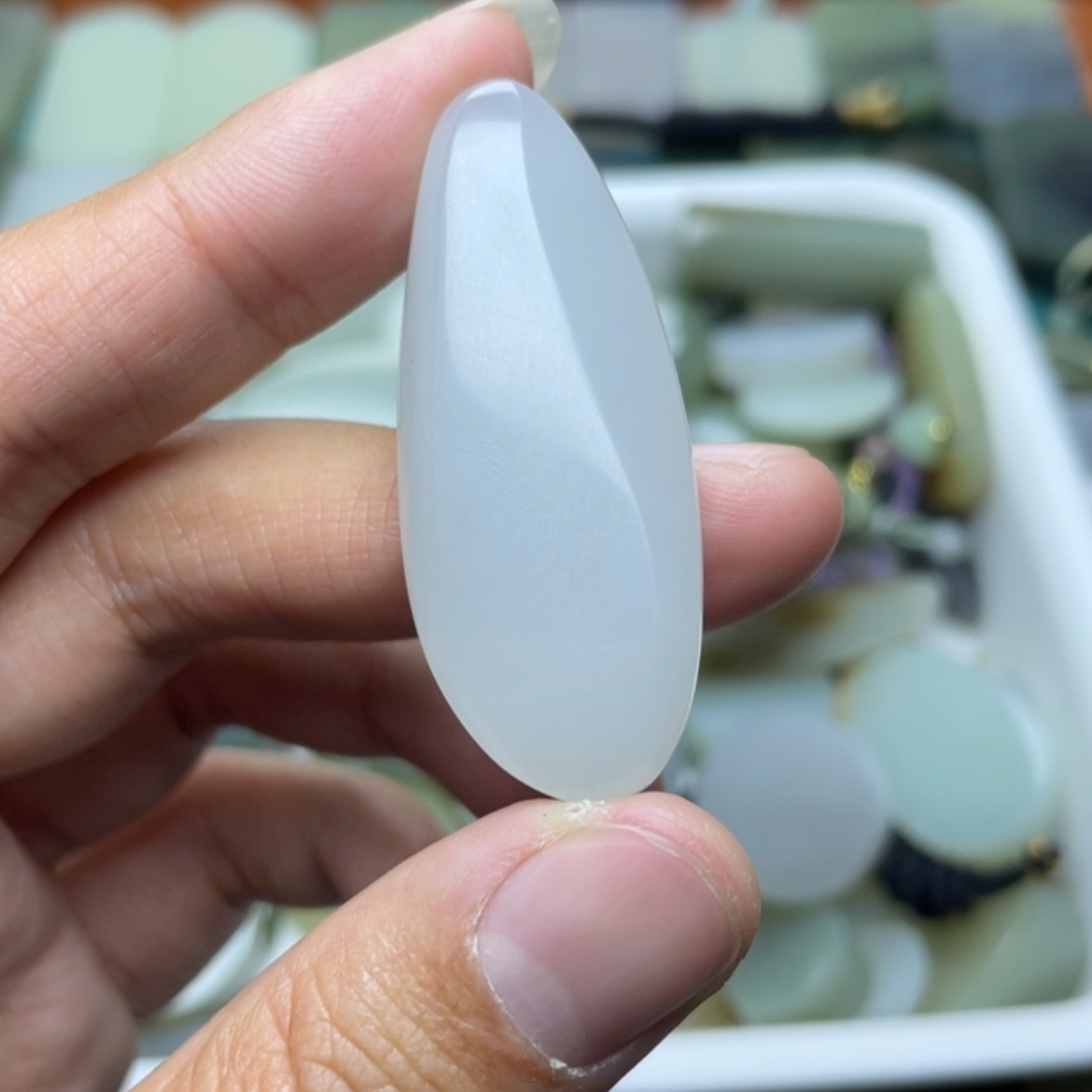 【闪购商品】颈饰未镶嵌和田玉迷*