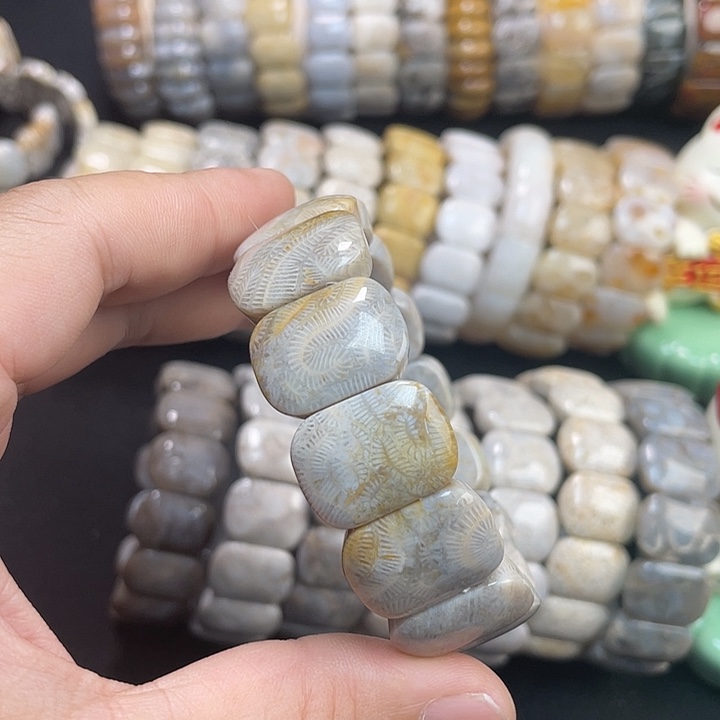 硅化珊瑚（珊瑚玉）手镯未镶嵌