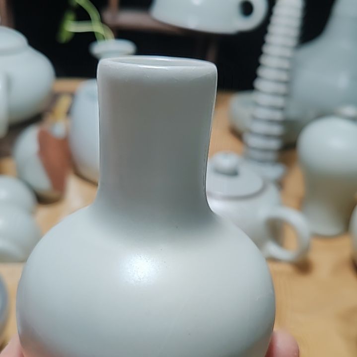 官瓷天青釉小花瓶