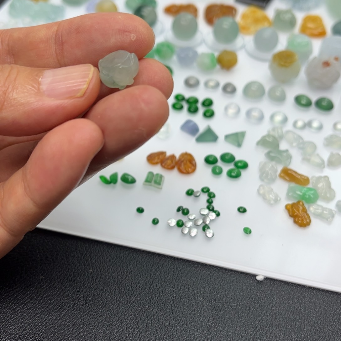 定制翡翠未镶嵌莲花