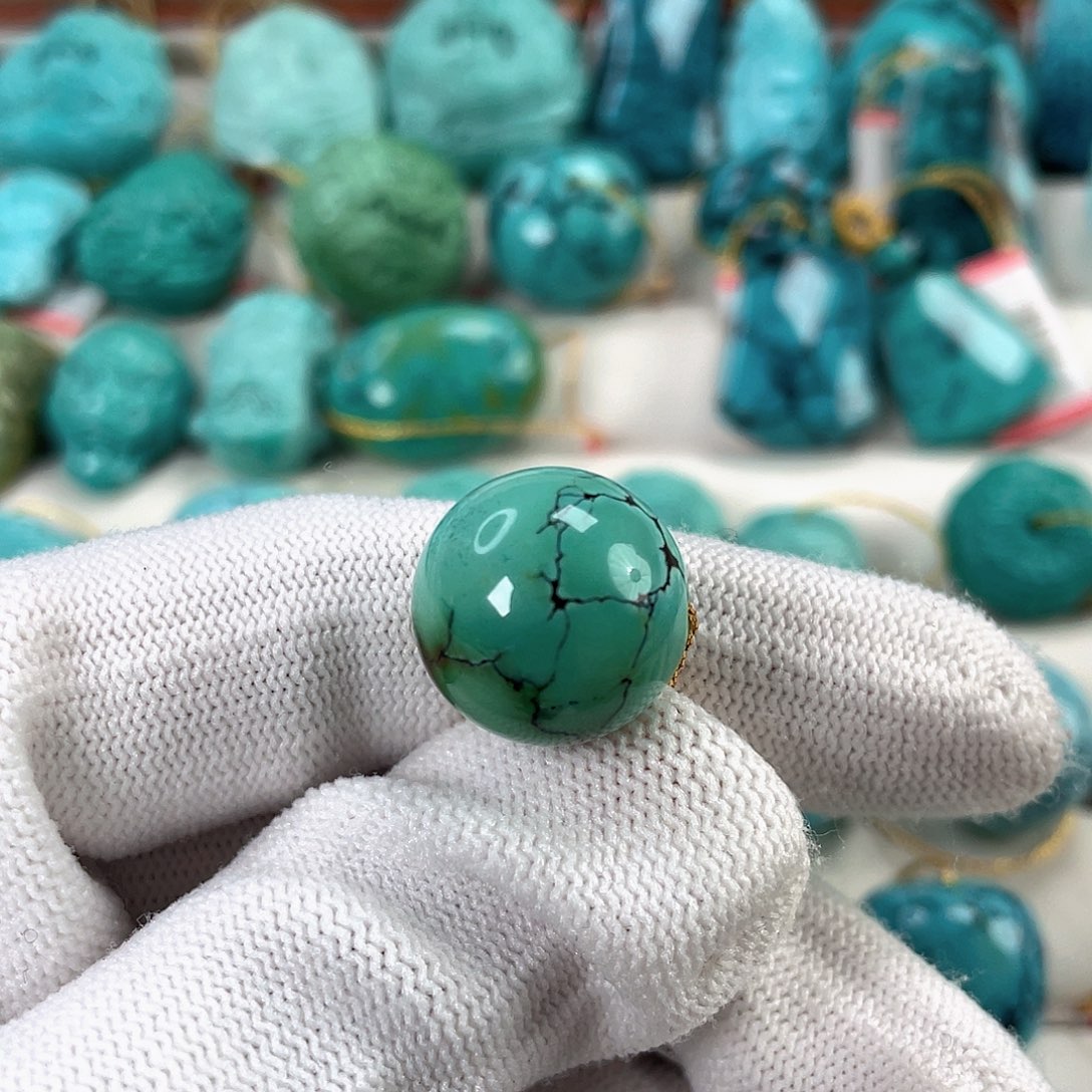 知***乐绿松石未镶嵌挂件