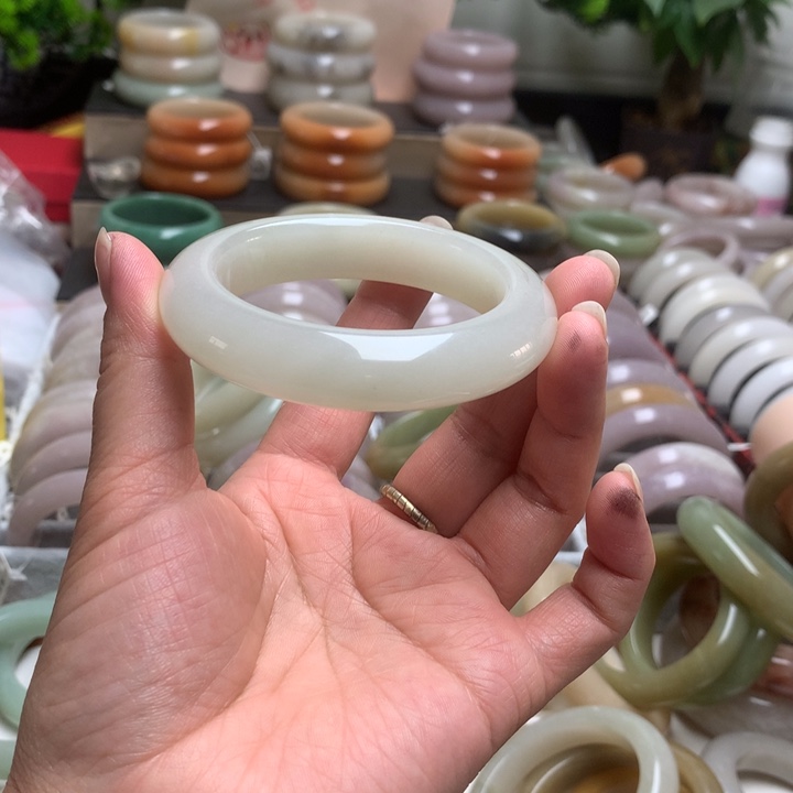 *****石英质玉未镶嵌手镯